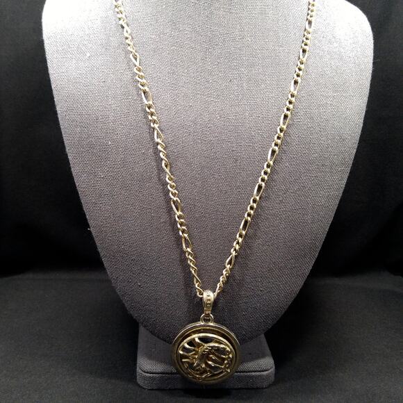 Vintage Zodiac Scorpio Pendant Necklace, Moving Scorpio, 1980s Vintage Jewelry - Picture 10 of 10